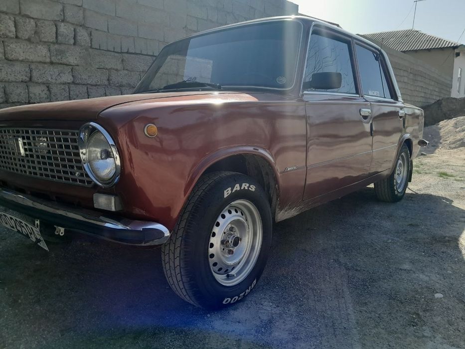 Vaz 21011 sotiladi