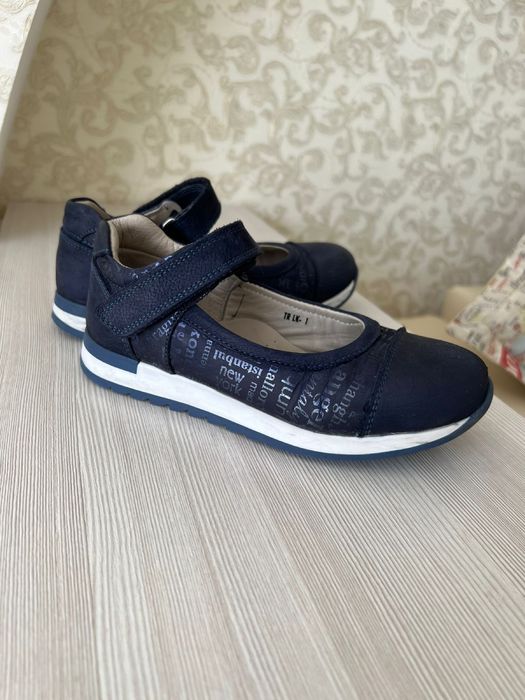Школьные туфли.