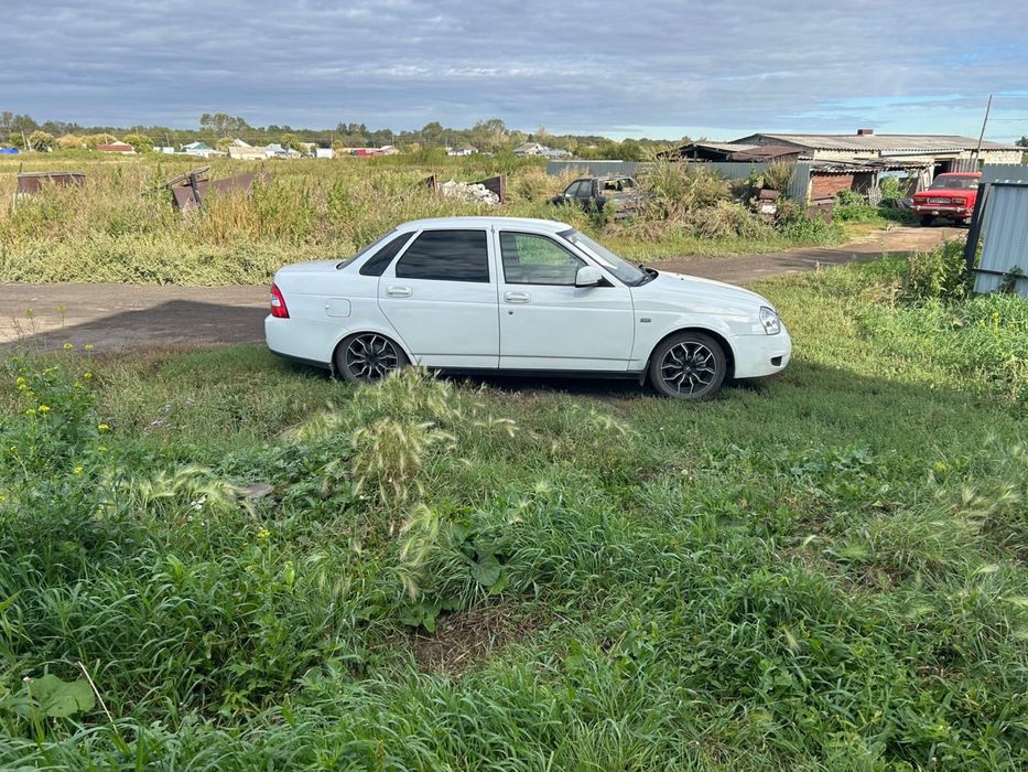 Продам машину lada priora