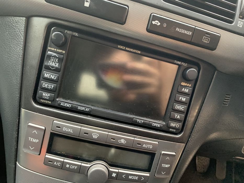 Тойота Авенсис Навигация , Подлакътник , Жабка , Плафон и бордкомпютър