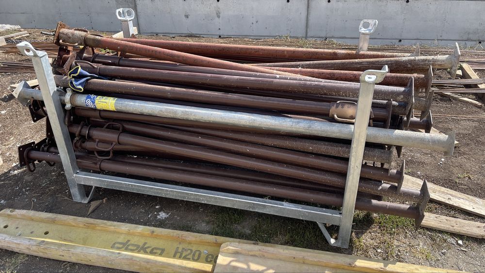 Жълти кофражни платна, подпори, вилици