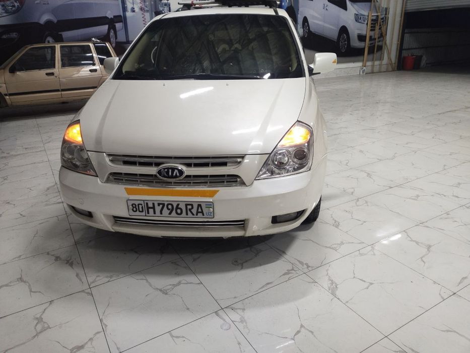 Kia carnival moshina sotiladi