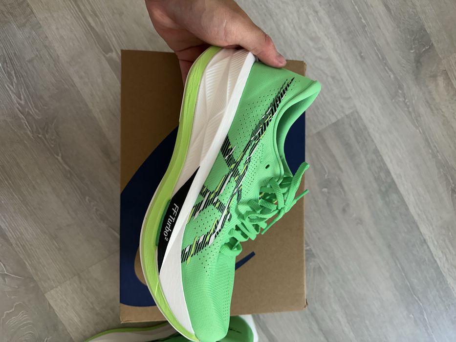 Asics SonicBlast noi cu etichetă