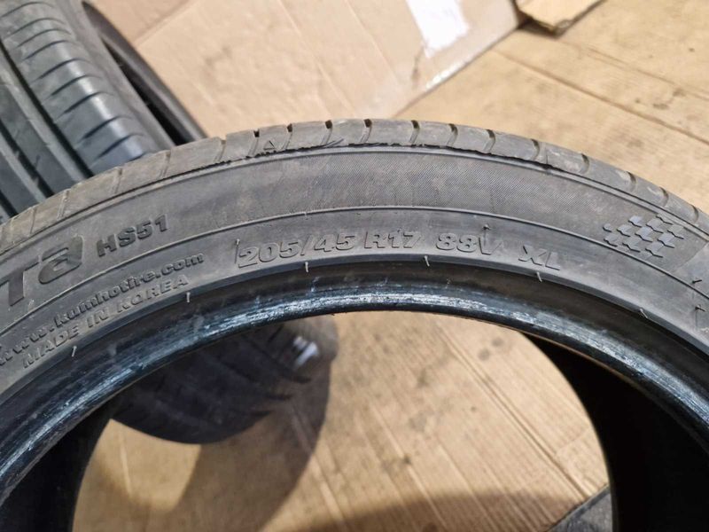 2 Kumho R17 205/45
летни гуми DOT0723