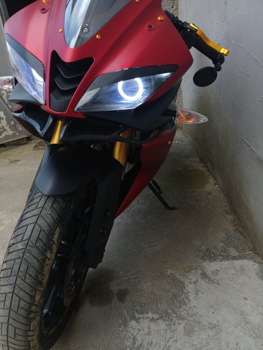 Vând yamaha yzf r125 ABS 2016 RED SATIN