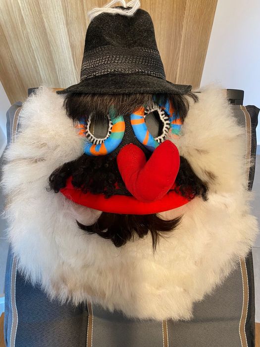 Masca traditionala lucrata manual