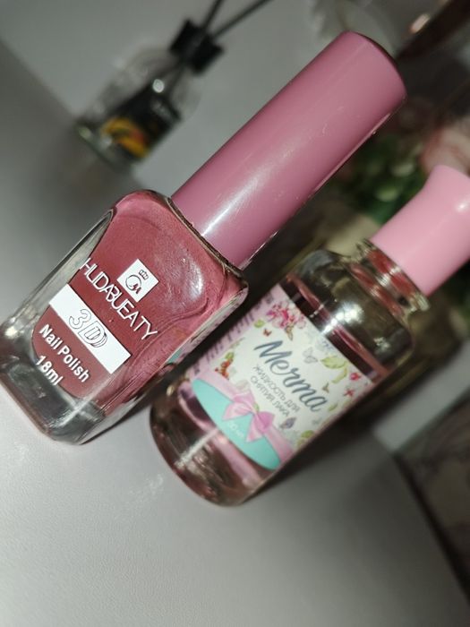 Ayollar uchun lak va uni oʻchiradigan eritma