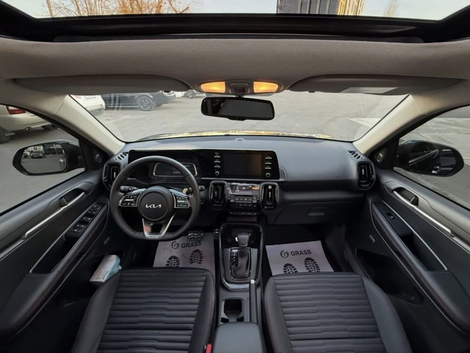 Kia Sonet 2025, 8000KM. Full.