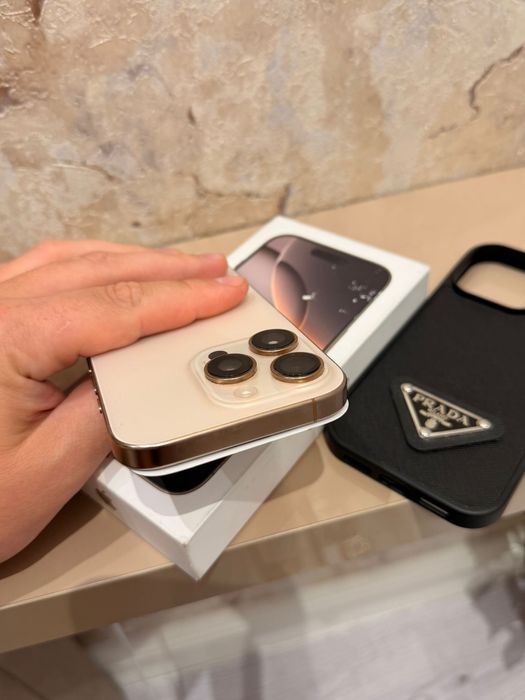 iPhone 16 PRO Desert Titanium