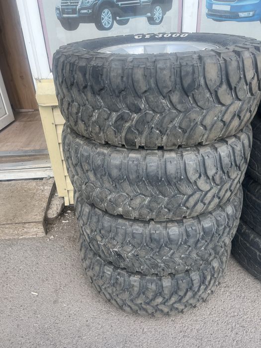 Продам покрышки с дисками размер 265/70R16