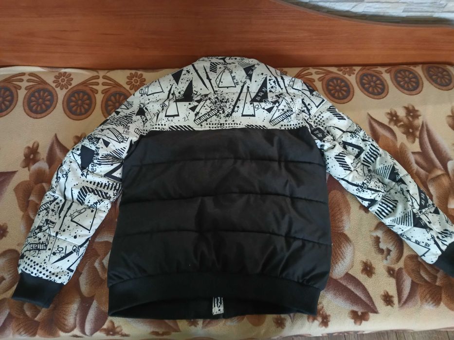 Продавам мъжко оригинално зимно яке