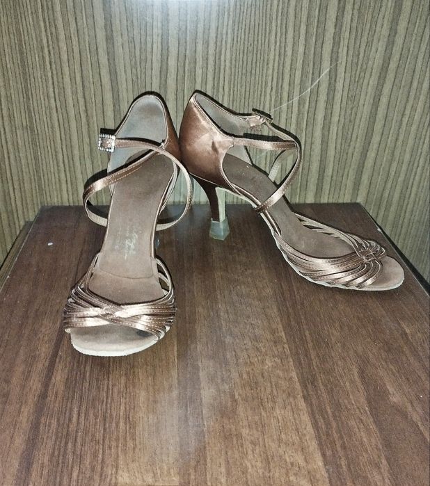 Продам туфли для танцев