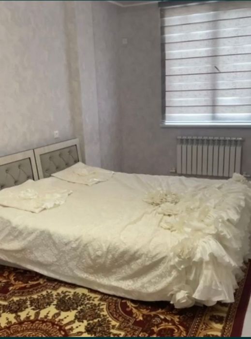 Yangi bozar.  Imarat Inshaat domi yonida