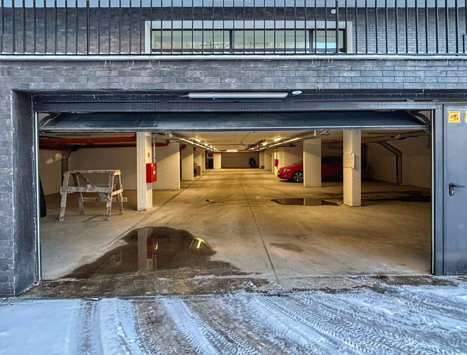 Продава паркоместа