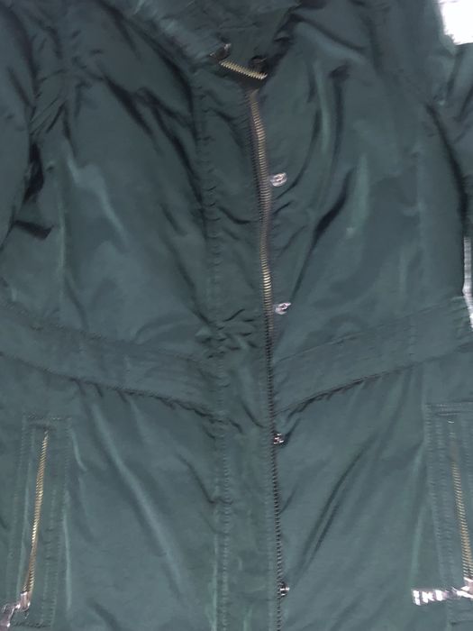 Vând gecuta Armani ofer detali in privat