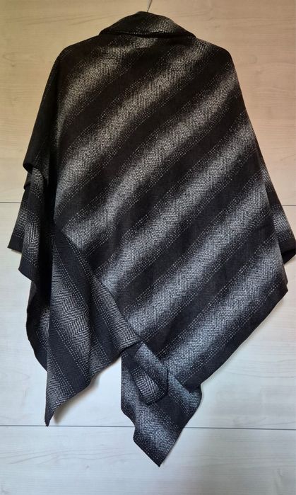 Poncho femei, marime L/XL, stofa in carouri