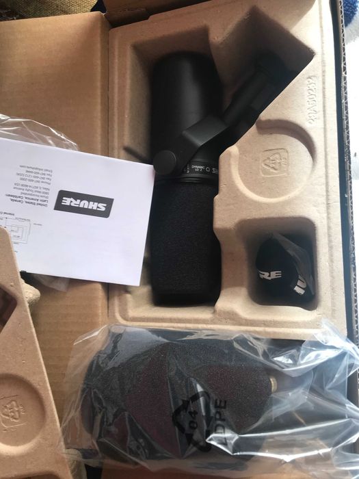 Microfon Shure SM7B + Booster + Cablu Roland (noi, originale)