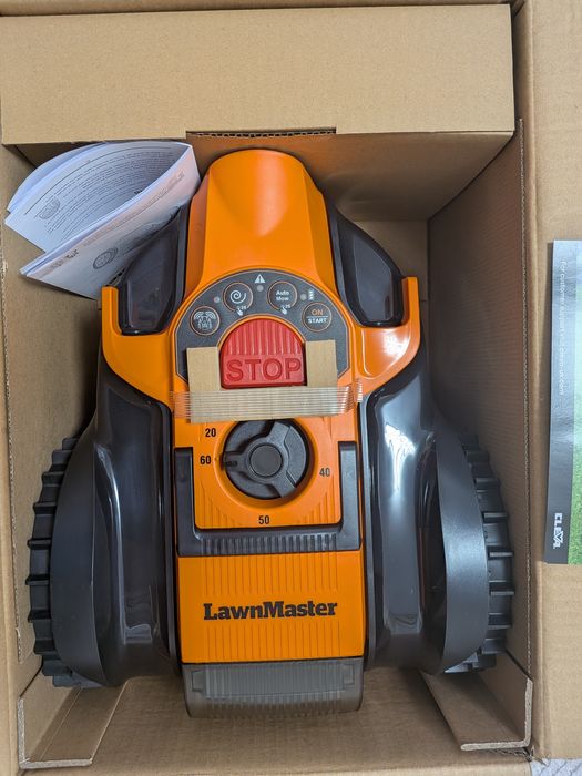 Robot de tuns iarba LawnMaster VBRM16