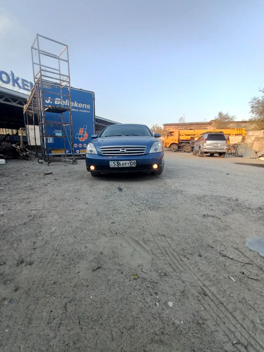 Nissan Teana J31.