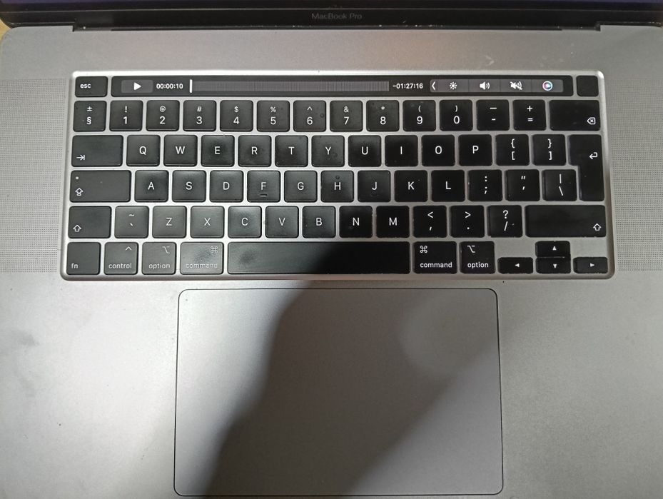 Macbook pro 16 a2141 32gb ram i7 touchbar