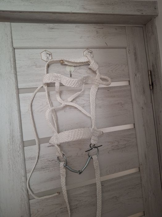 Продам недоуздок для жеребенке