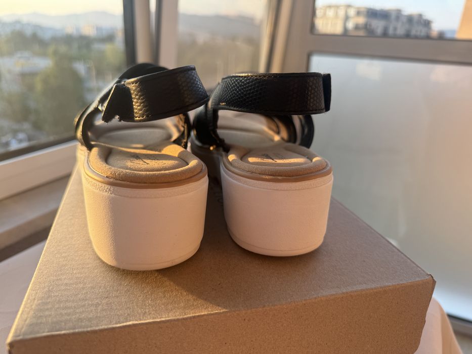 Продавам чисто нови дамски сандали ест. кожа Clarks Jilian Spring