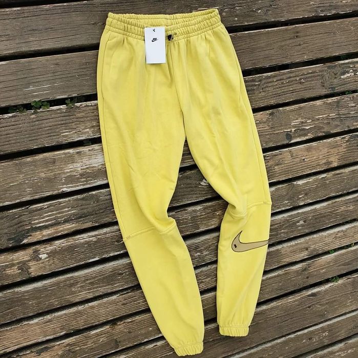 Дамско долнище Nike налични размери жълт цвят памучна материя ново