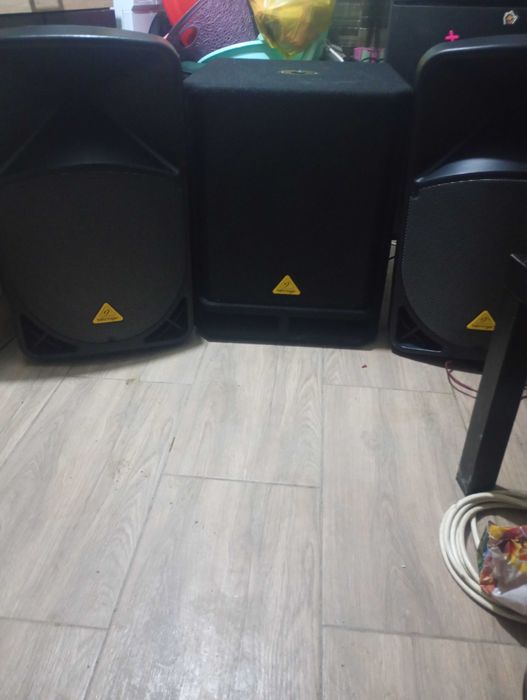 De Vânzare 3700 lei plus cabluri! Basul nou desfăcut pt poza.