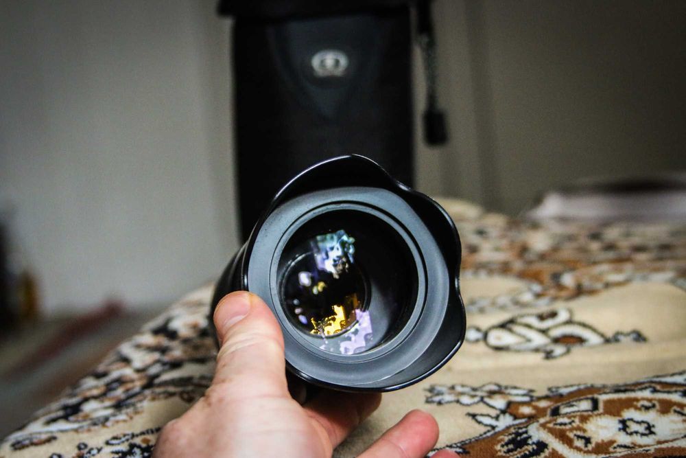 Teleobiectiv foto Full frame  Canon 75-300 mm Usm cu Parasolar