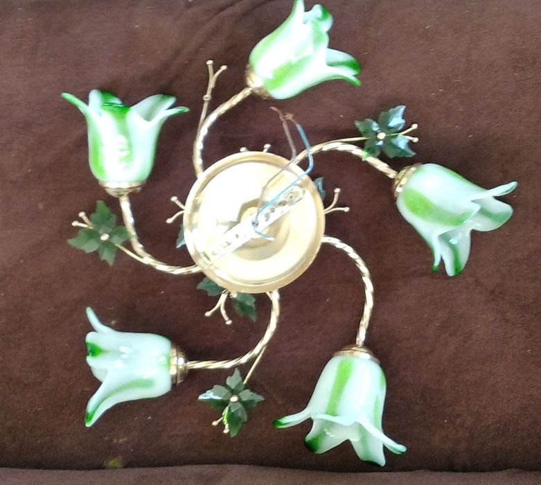 Продам СРОЧНО люстру