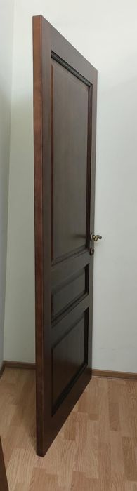 Дверь деревянная новая