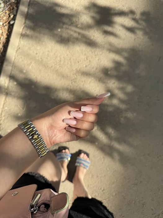 Маникюр.В центре города 5000 гель лак