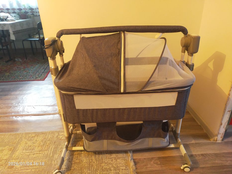 Манеж кровать.   Детские