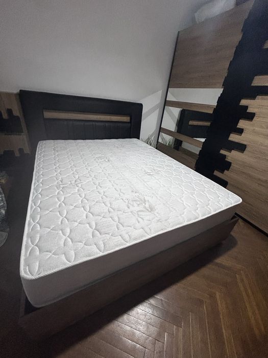 Pat cu saltea 160\200 si noptiere