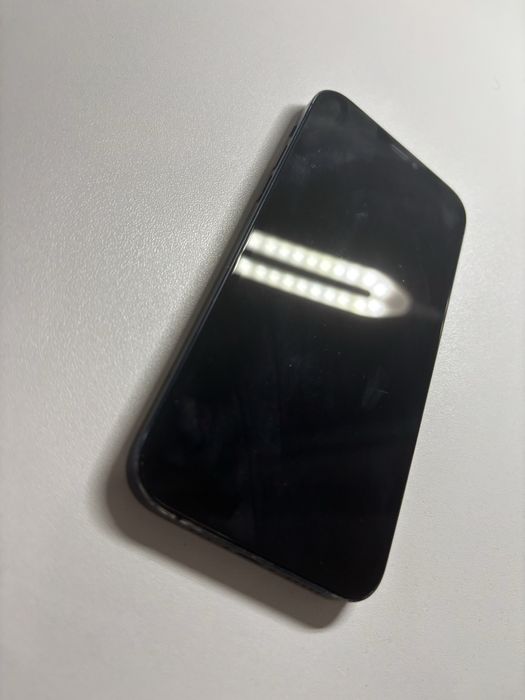 Продам айфон 12