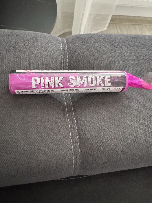 Fumigena roz Pink Smoke gender reveal