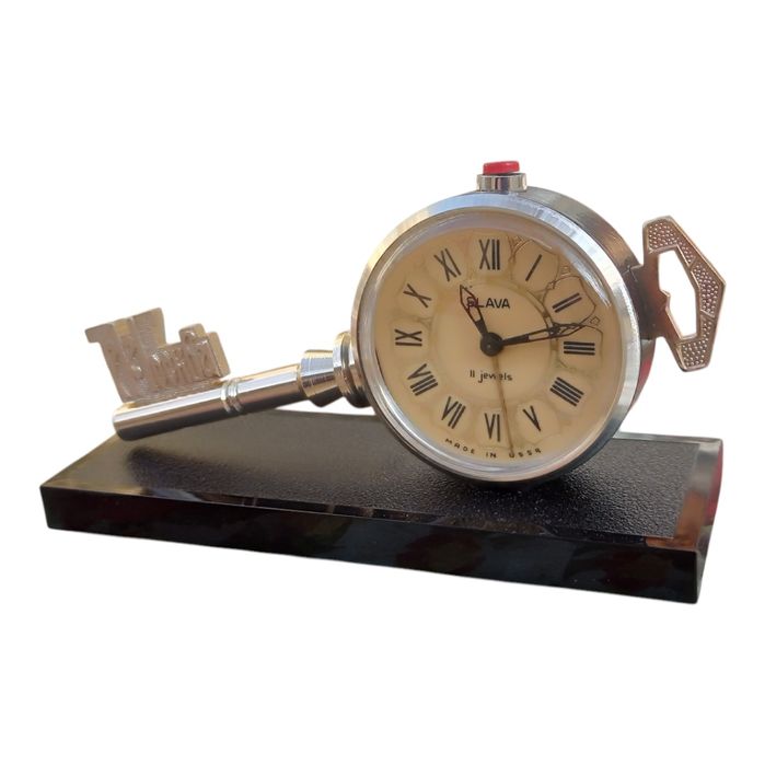 Ретро механичен будилник Slava ключ Москва