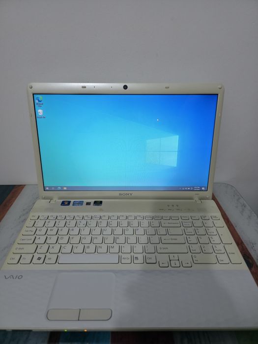 Vand laptop sony vaio i3