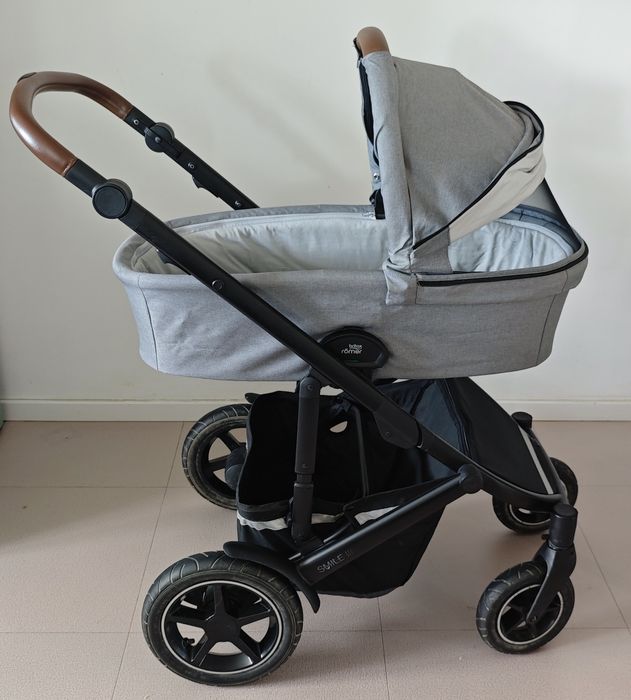Britax Römer Smile III – set complet + accesorii – stare foarte bună