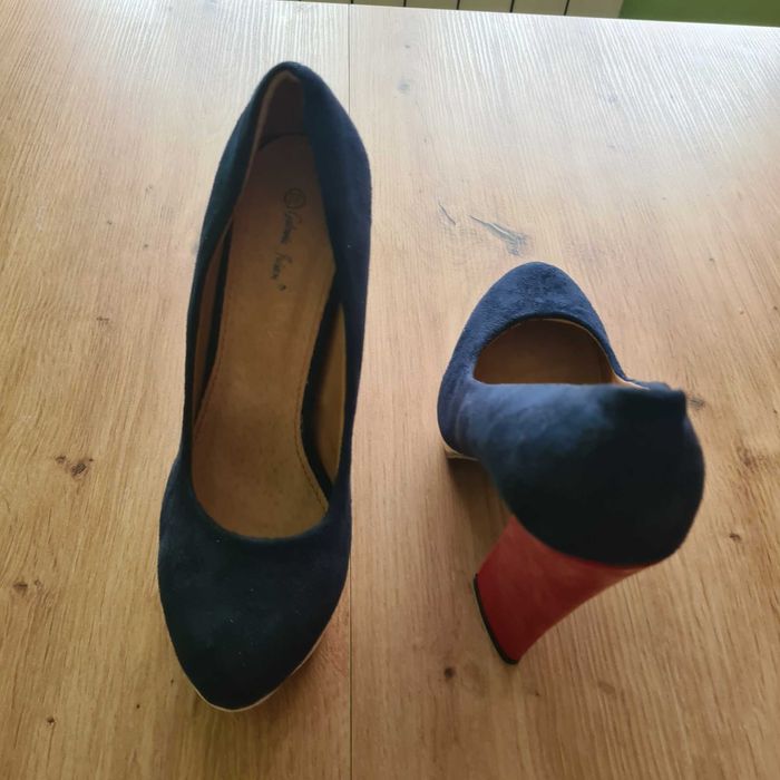 Елегантни нови дамски обувки