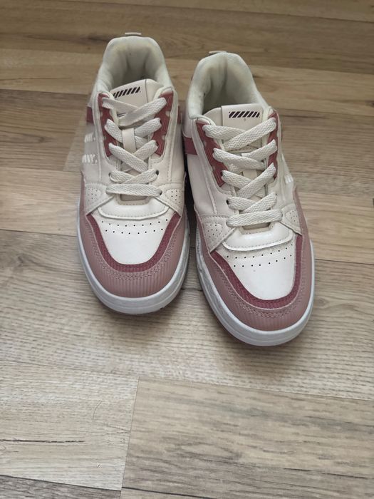 Кроссовки женские розовые