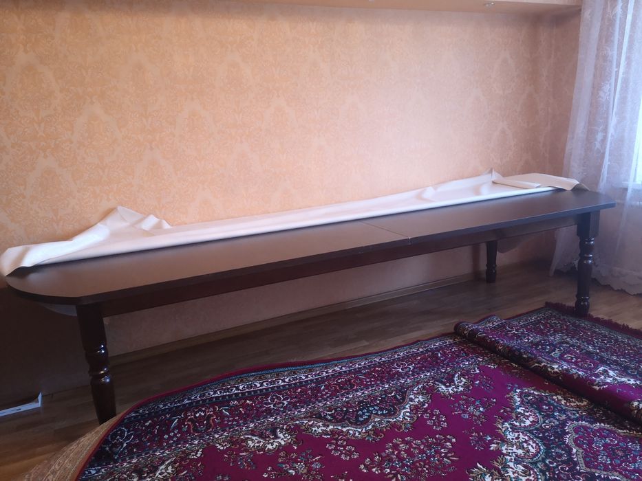 Продам стол для гостиной