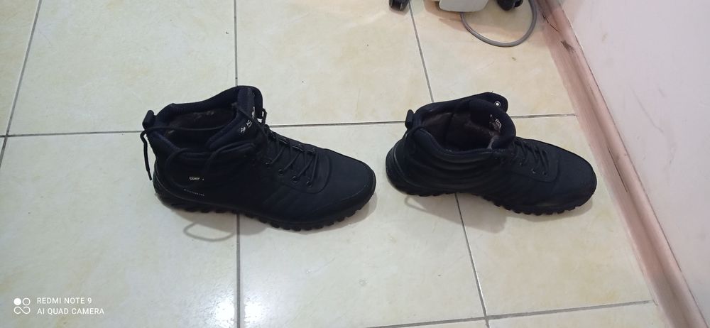 Продается зимние кроссовки Kajila