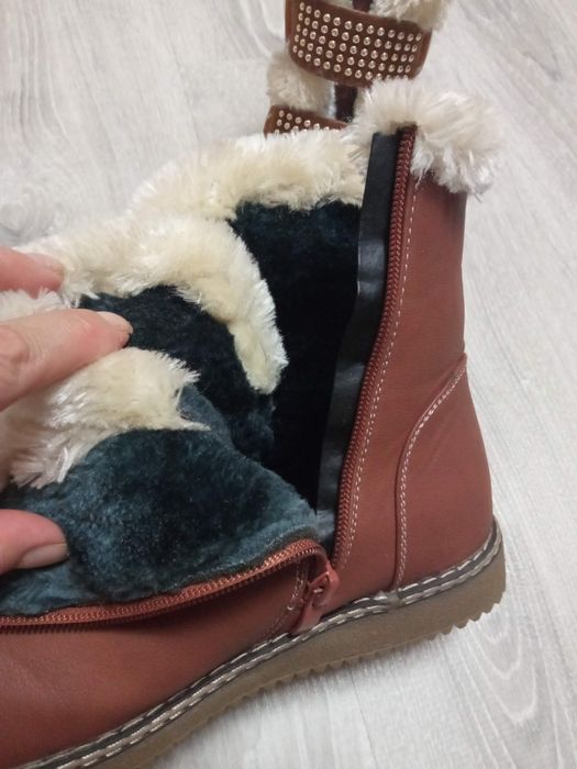 Продам женские ботинки зима36р