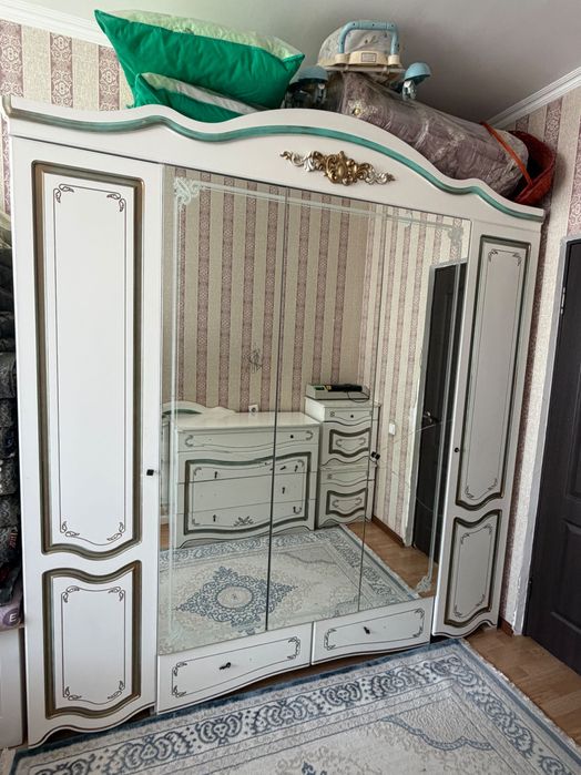 Продам спальный гарнитур