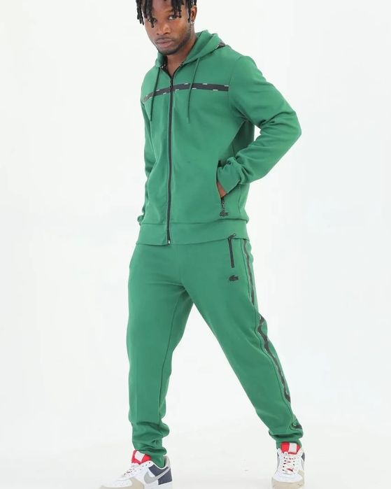 Спортивные костюмы Lacoste