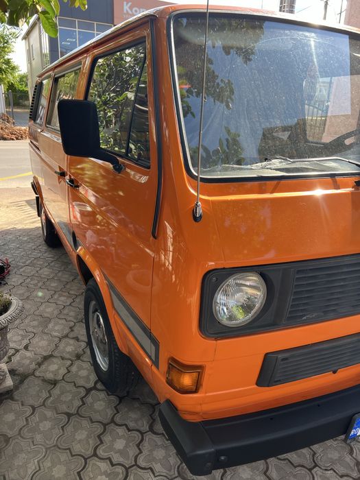 VOLKSWAGEN Transporter 1990