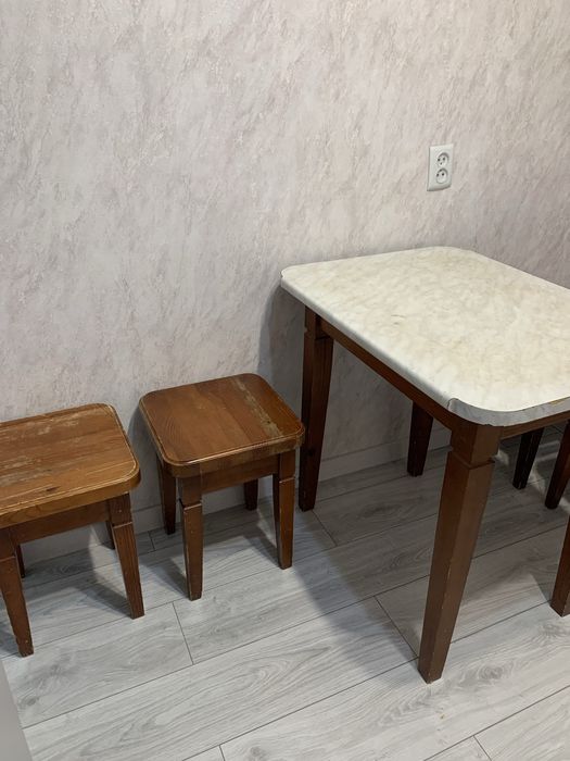 Продам стол и стулья