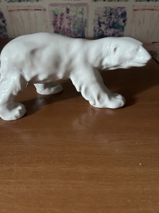 Фарфоровая фигурка белый медведь.