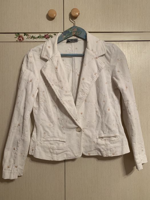 Сако от бяло кадифе